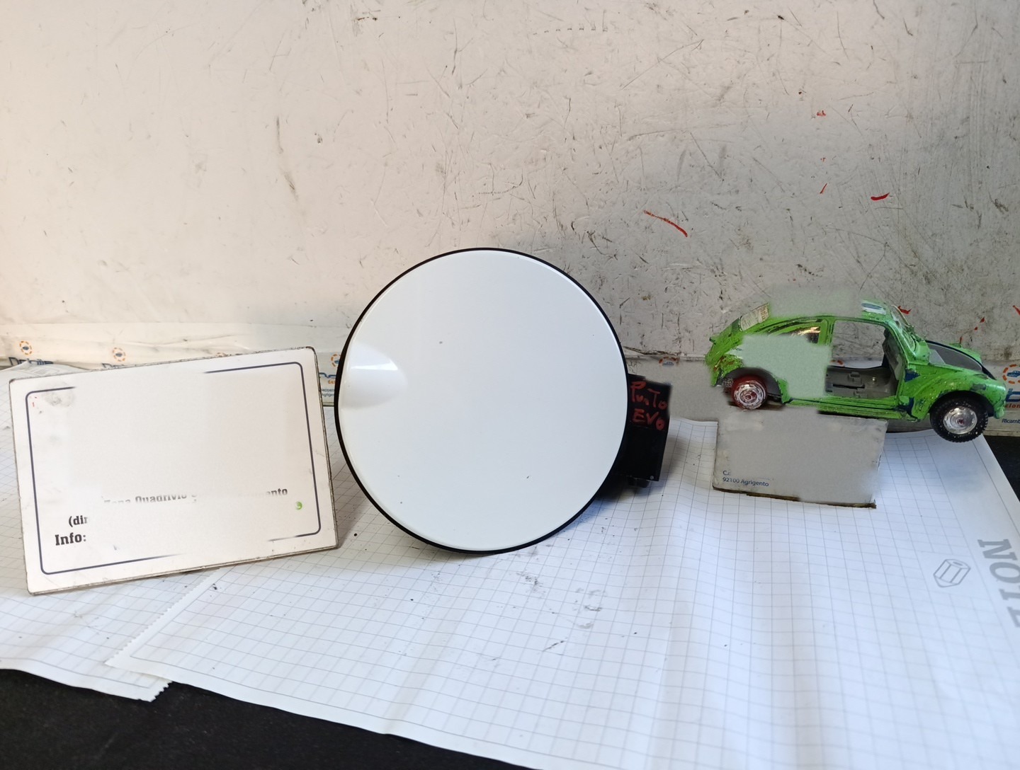 Sportello carburante - Immagine 1 di 14