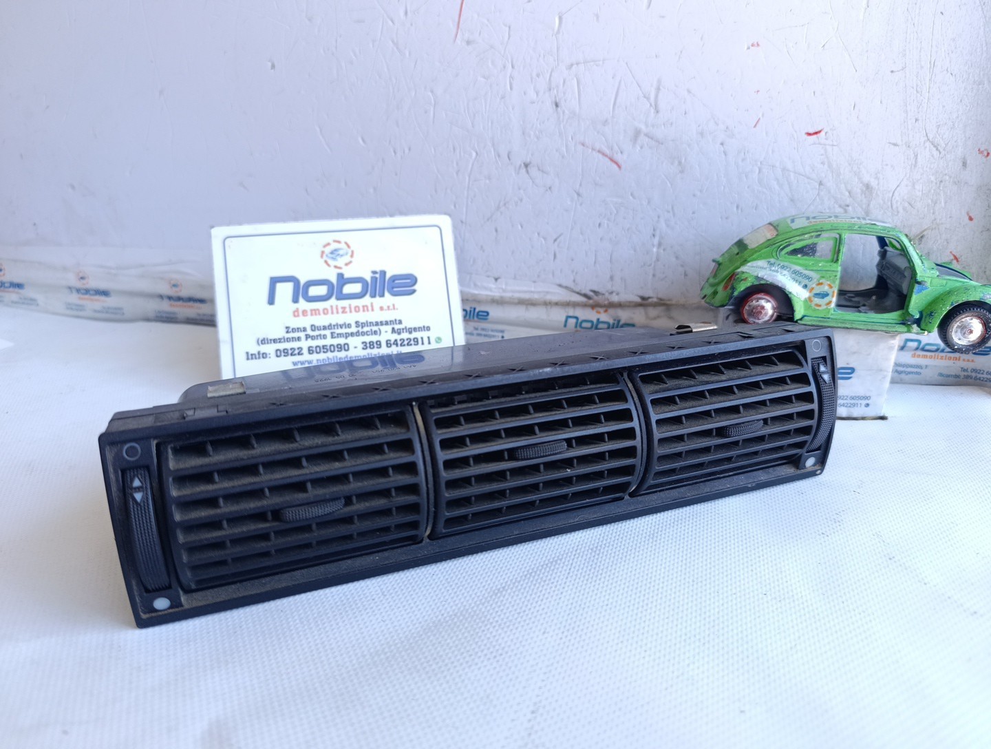 Bocchetta Aria Centr. Cruscotto (Audi) 4A1820951 Usato