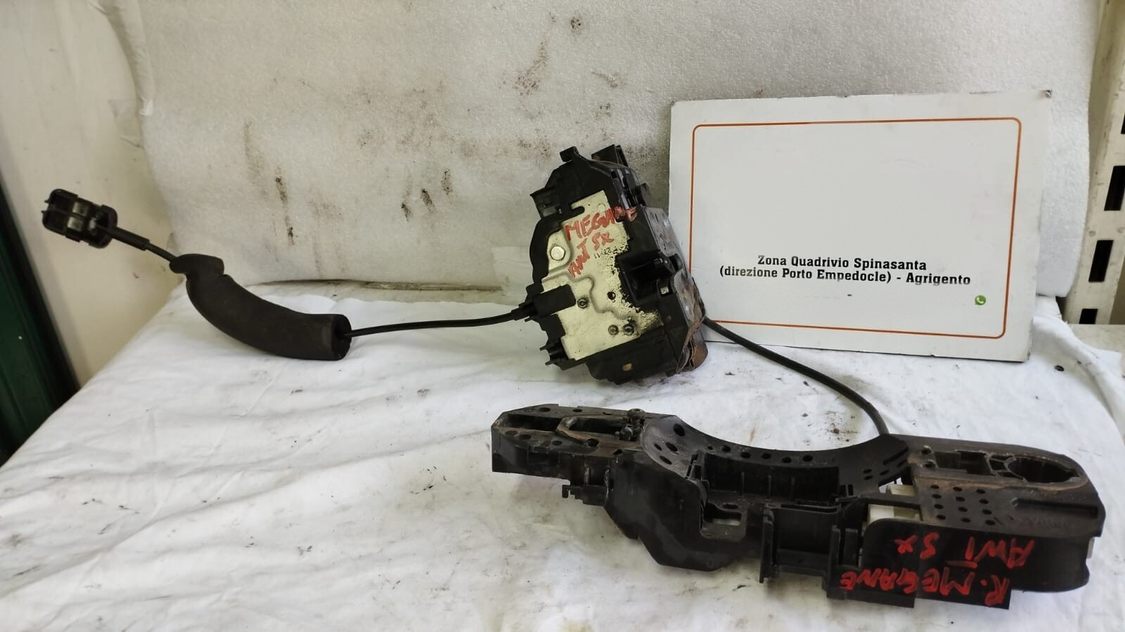 Serratura Supporto Maniglia Anteriore Sinistro Renault MEGANE 3a Serie (12/13>12/16<) Usato
