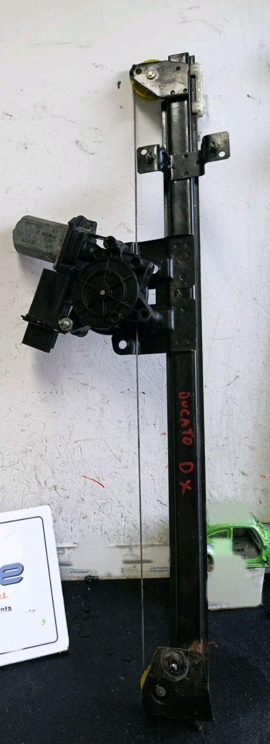 Motorino alzacristallo porta ant. Destro - Immagine 1 di 9