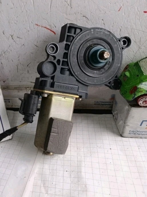Motorino alzacristallo porta ant. Sinistro - Immagine 1 di 7