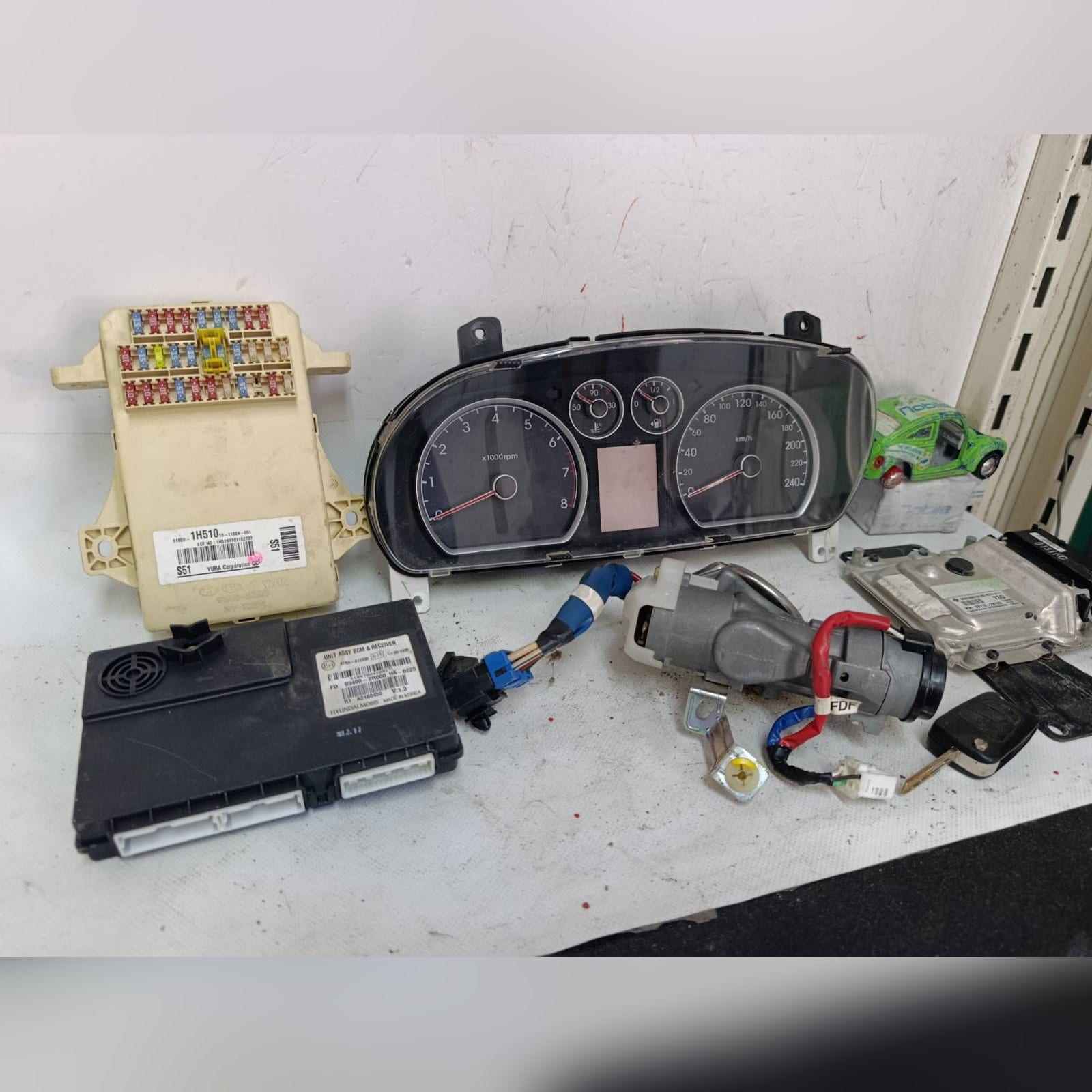 Kit Accensione (Hyundai Mobis Yura Corporation Bosch Yura Hyundai) 391122B125 95400-2R000 Usato