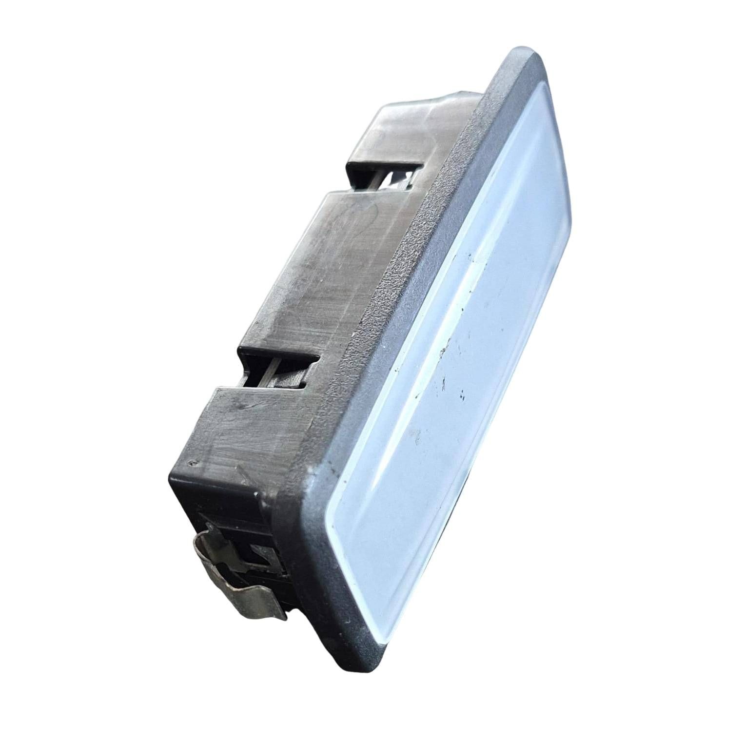 Luce Cortesia Specchietto Parasole Sinistro (Maserati) 670047780 06700477780 Usato