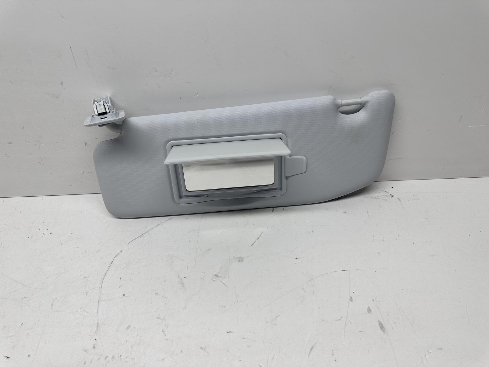 Parasole aletta anteriore SX - Immagine 1 di 4