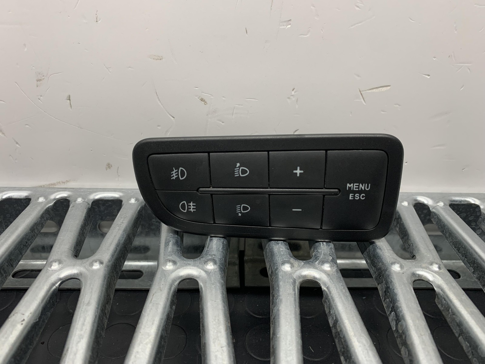 regolatore manuale altezza proiettore - Immagine 1 di 2