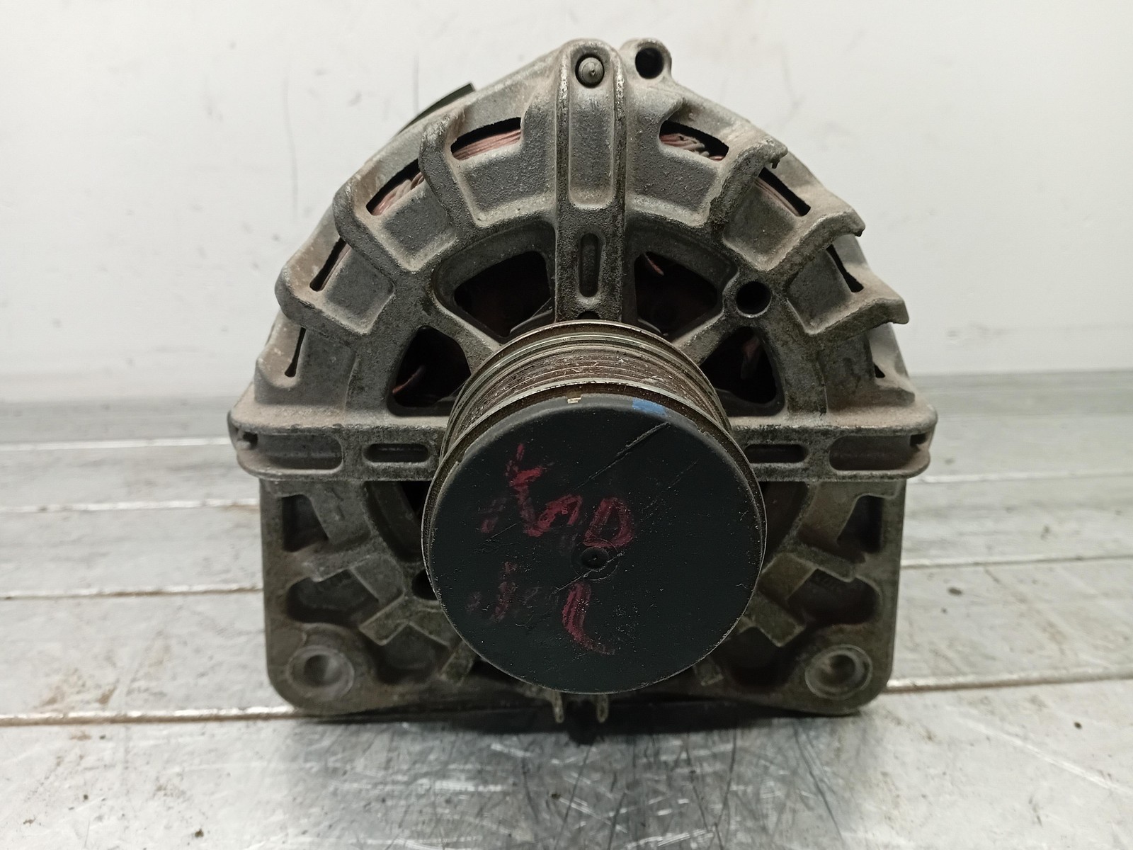 Alternatore (Valeo) 231004719R Usato