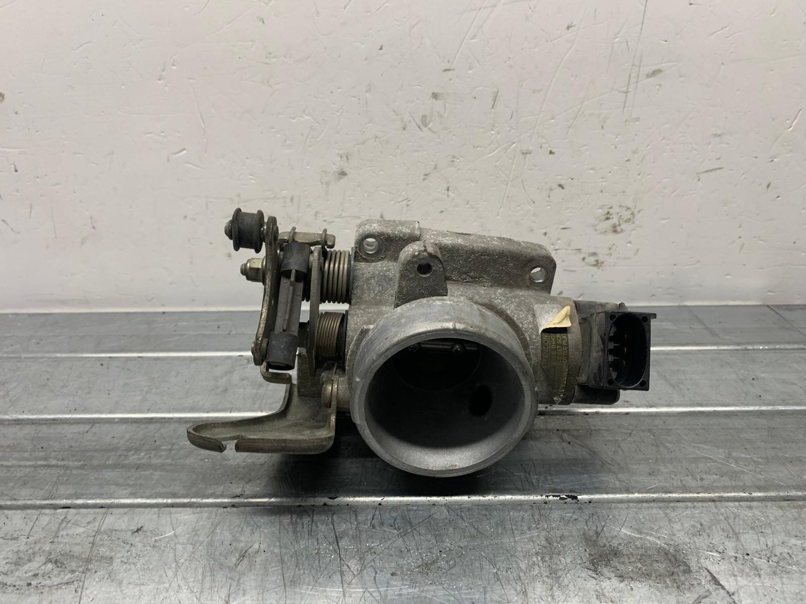 Corpo farfallato - Immagine 1 di 4