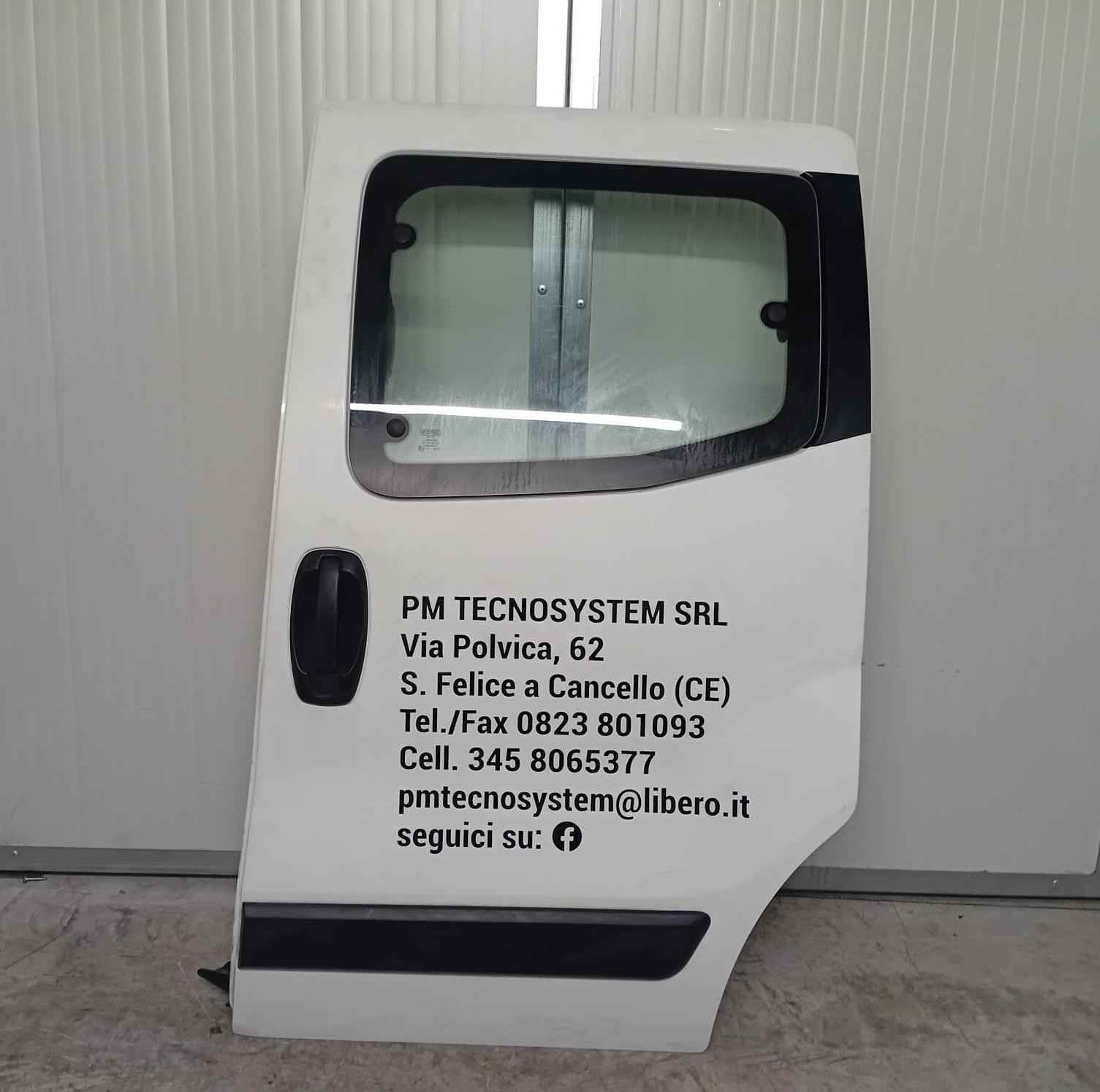 Porta carico lat. scorrevole Sinistro - Immagine 1 di 4