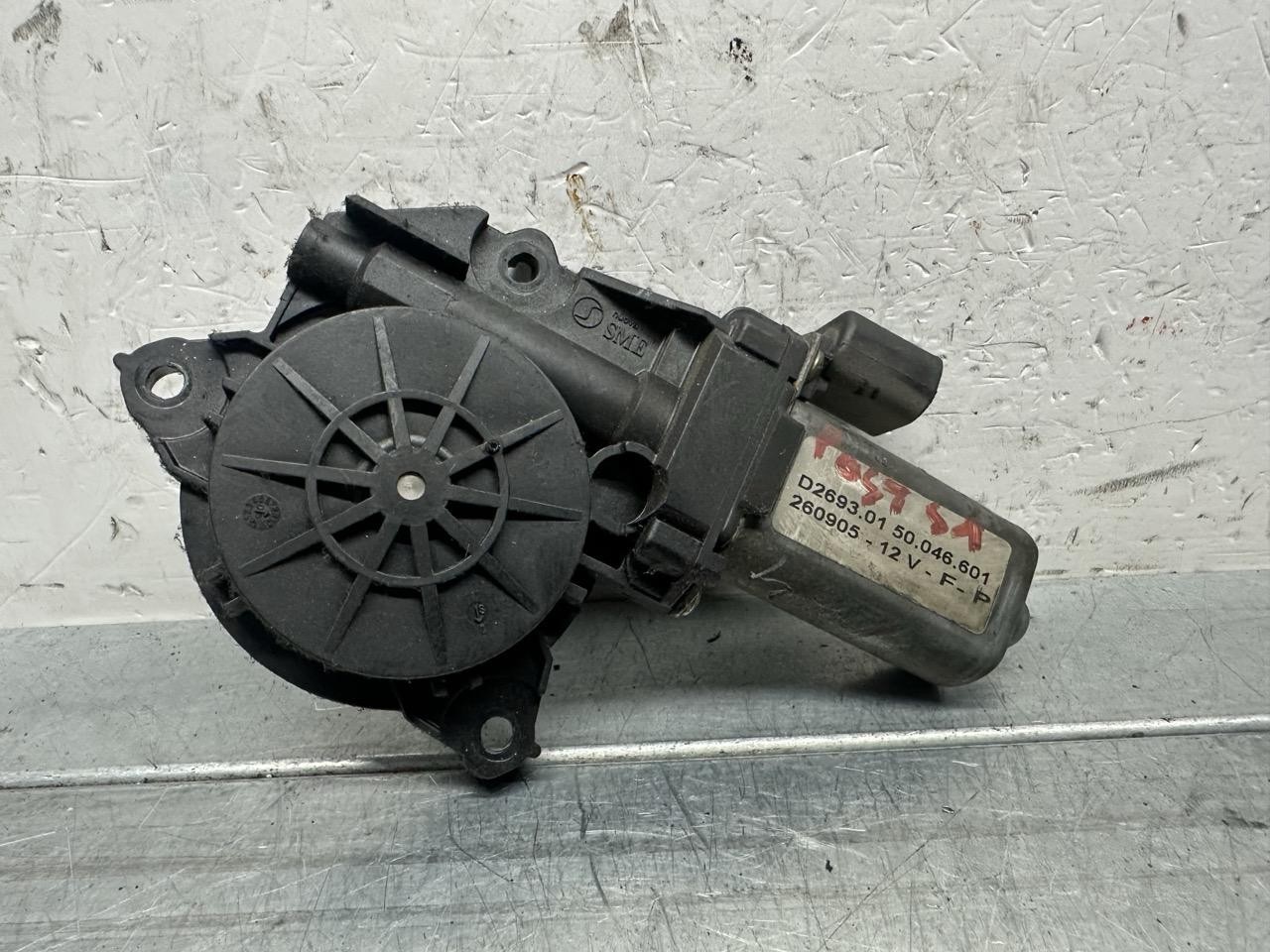 Motorino alzacristallo porta post. Sinistro - Immagine 1 di 3