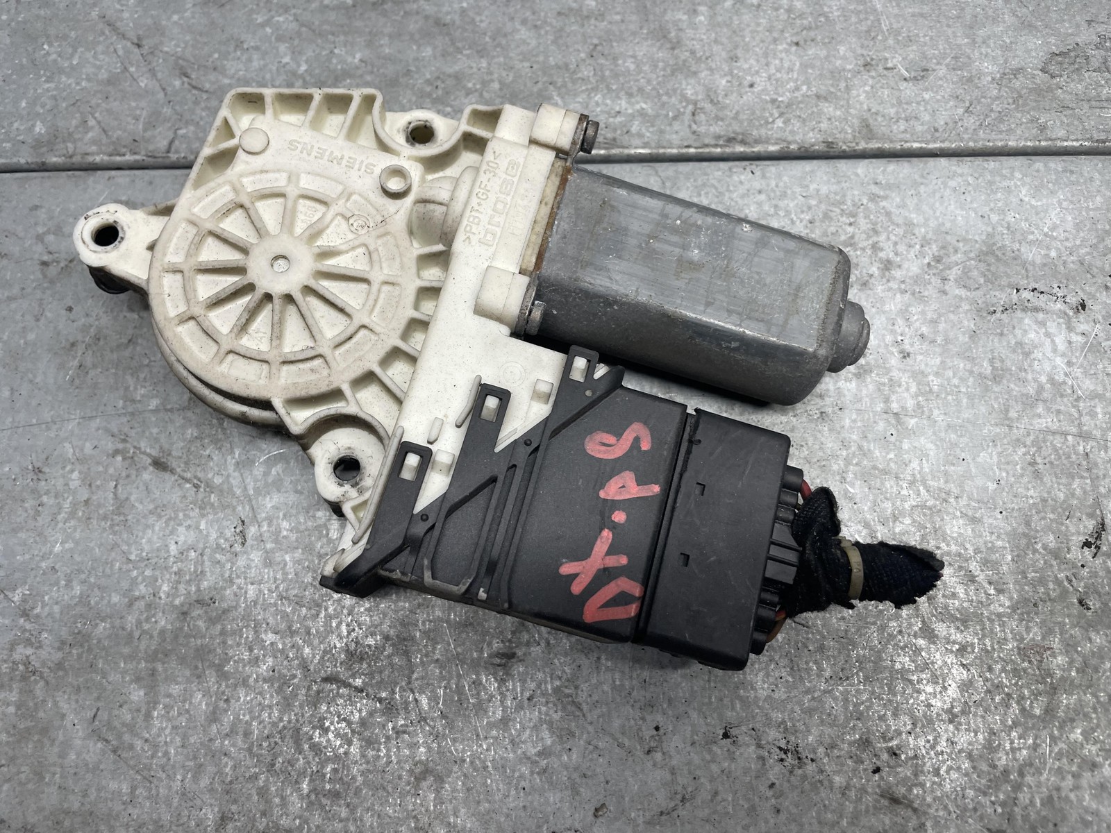 Motorino alzacristallo porta post. Destro - Immagine 1 di 4