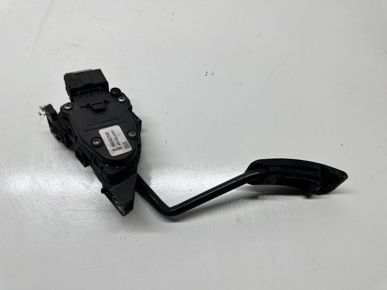 Pedale Acceleratore 4940062J70XA1 Usato