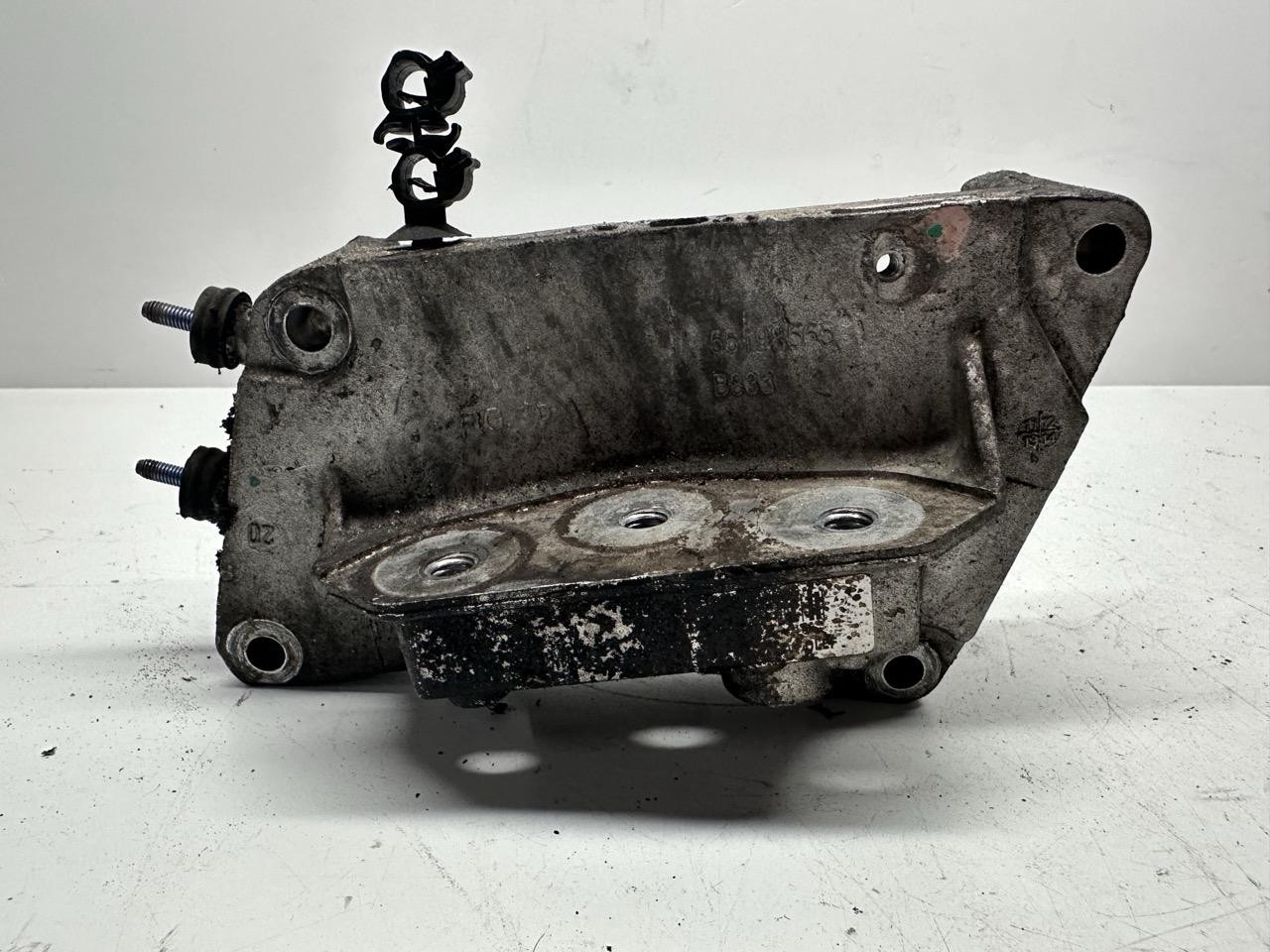 Staffa lat. supporto motore l/motore - Immagine 1 di 3