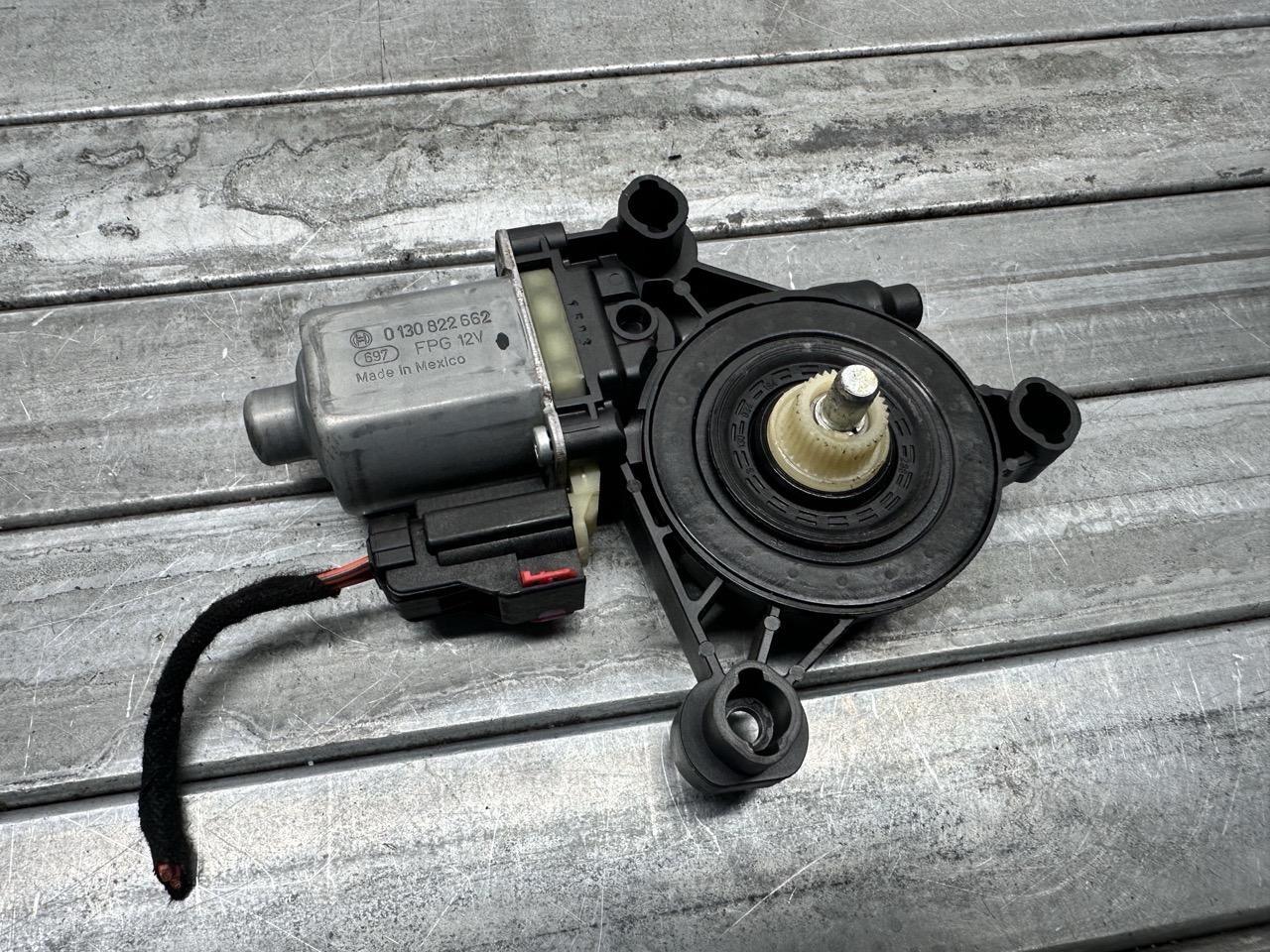 Motorino alzacristallo porta post. Destro - Immagine 1 di 2