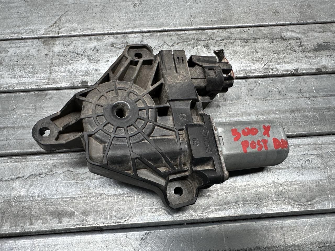 Motorino alzacristallo porta post. Destro - Immagine 1 di 4