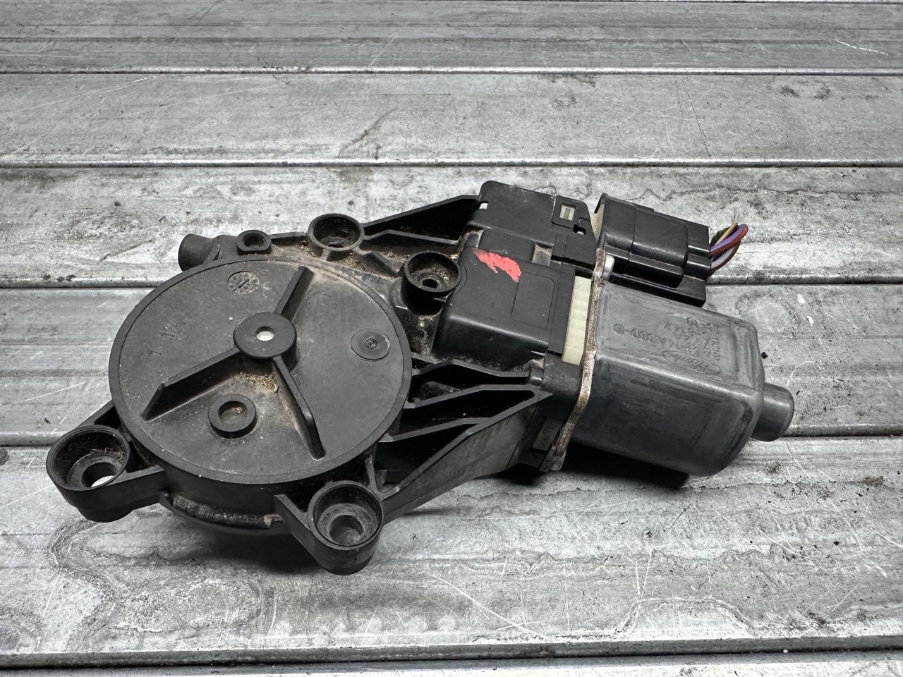 Motorino alzacristallo porta ant. Sinistro - Immagine 1 di 3
