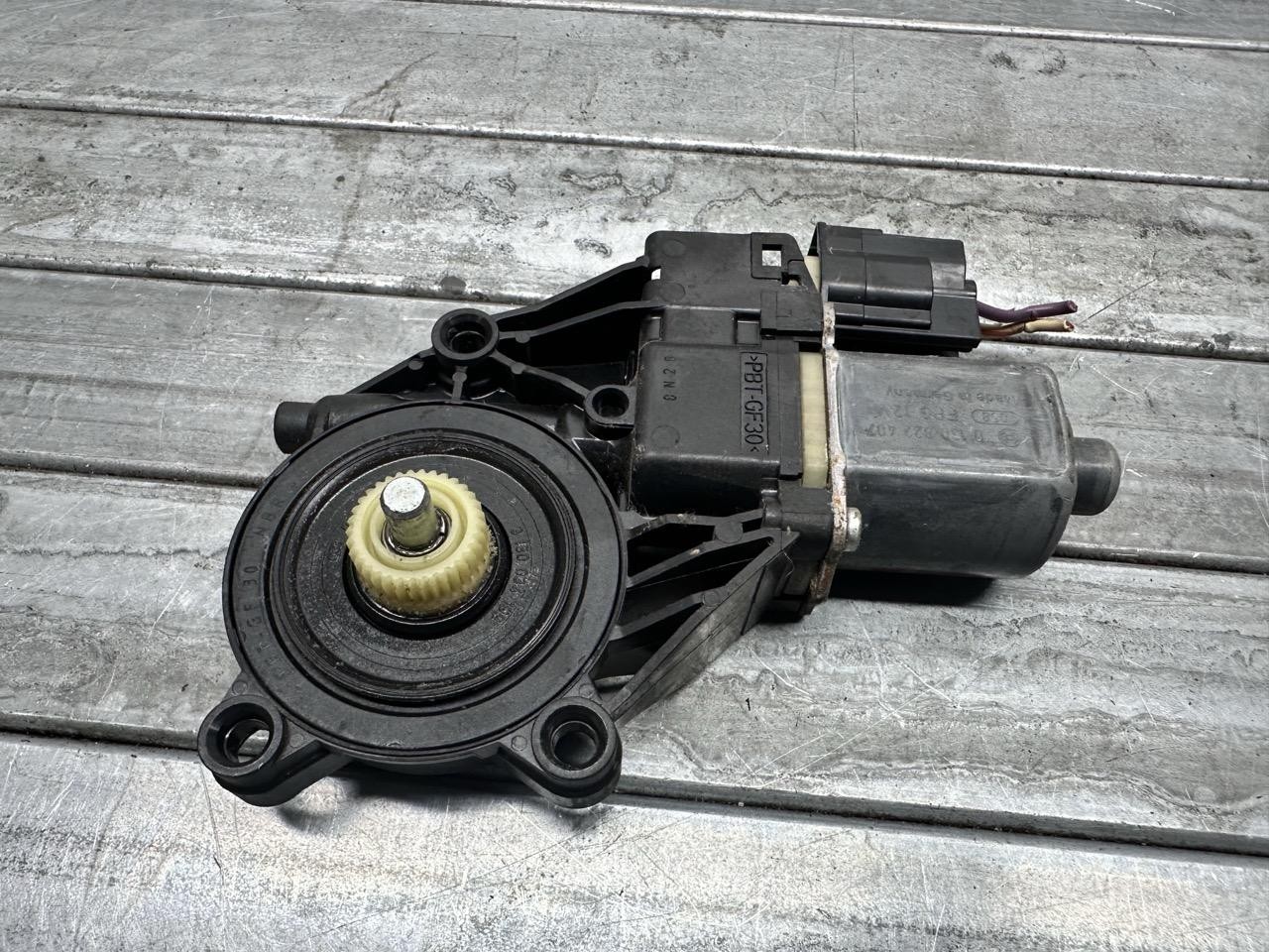 Motorino alzacristallo porta ant. Destro - Immagine 1 di 3