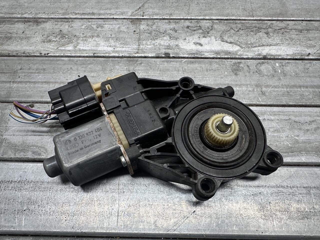 Motorino alzacristallo porta ant. Sinistro - Immagine 1 di 3