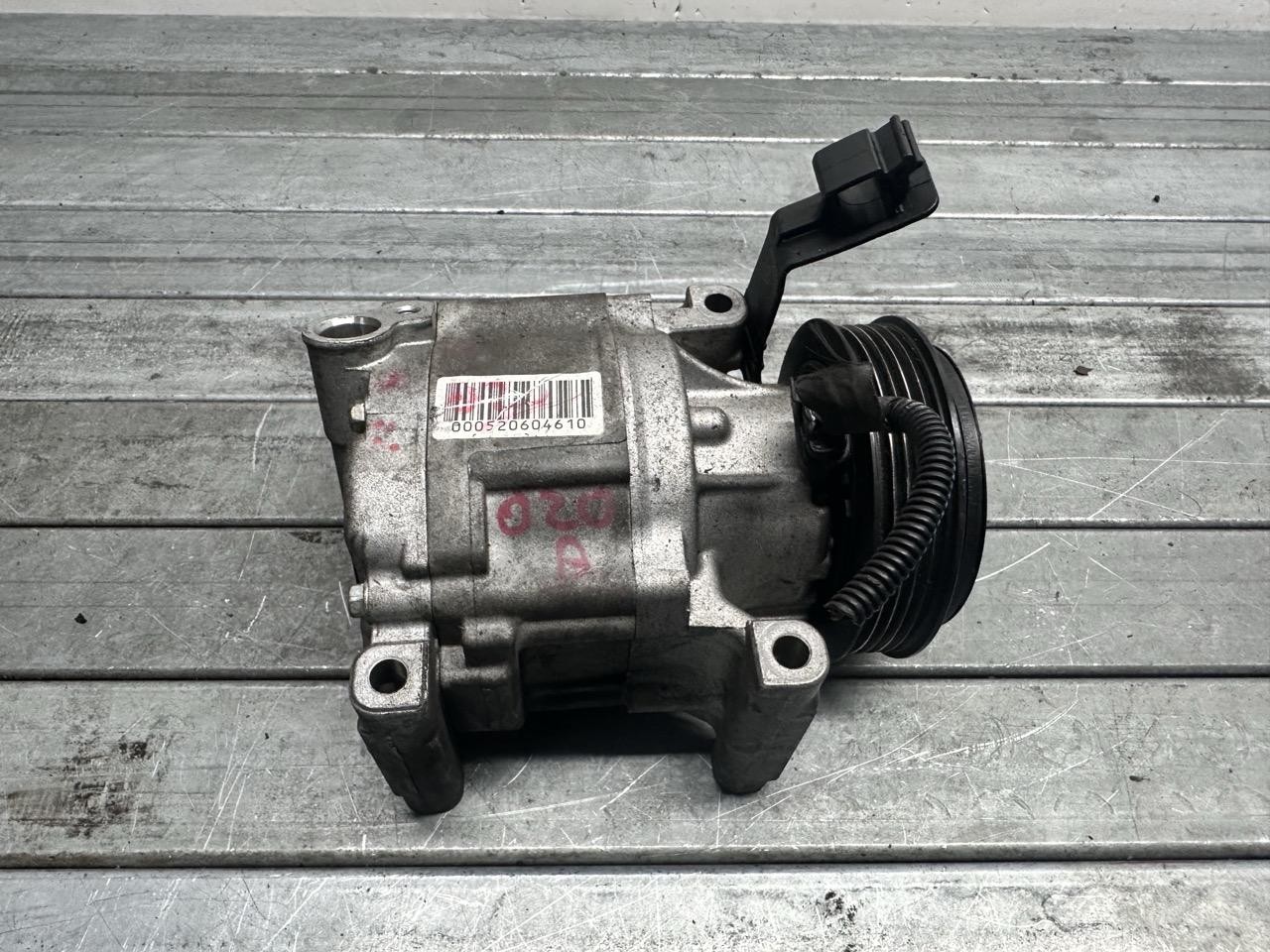 Compressore A/c 52060461 Usato