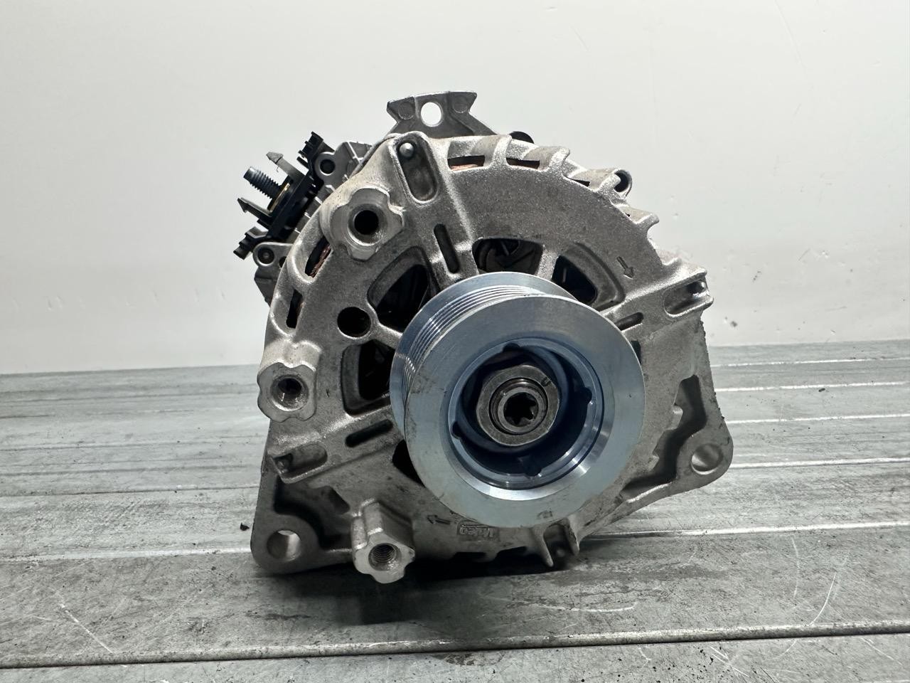 Alternatore (Valeo) 00522006150 724037009 Usato