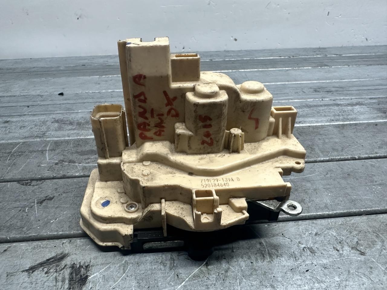 Serratura Porta Ant. Destro 520184640 Usato