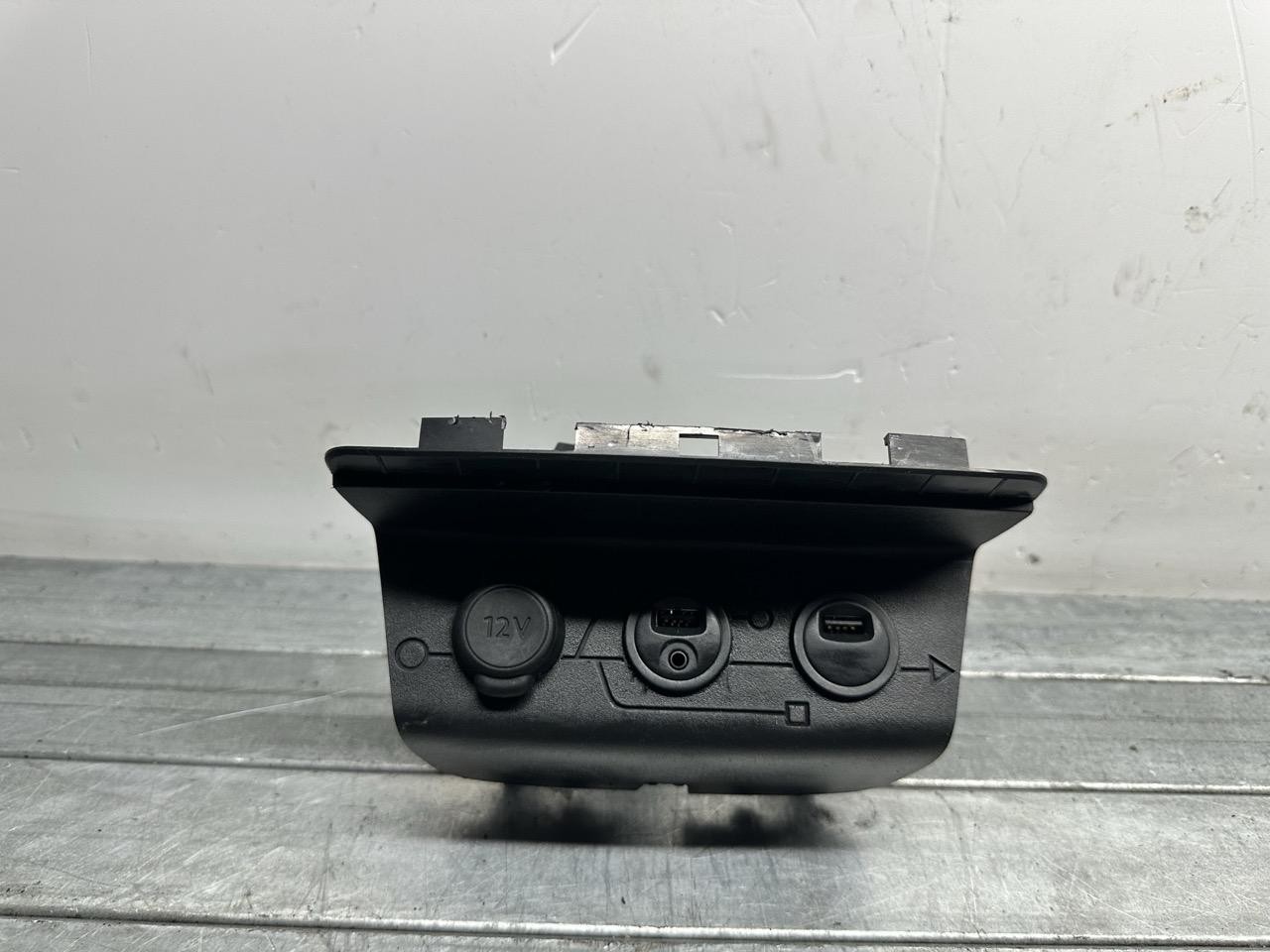 console porta USB / AUX - Immagine 1 di 3