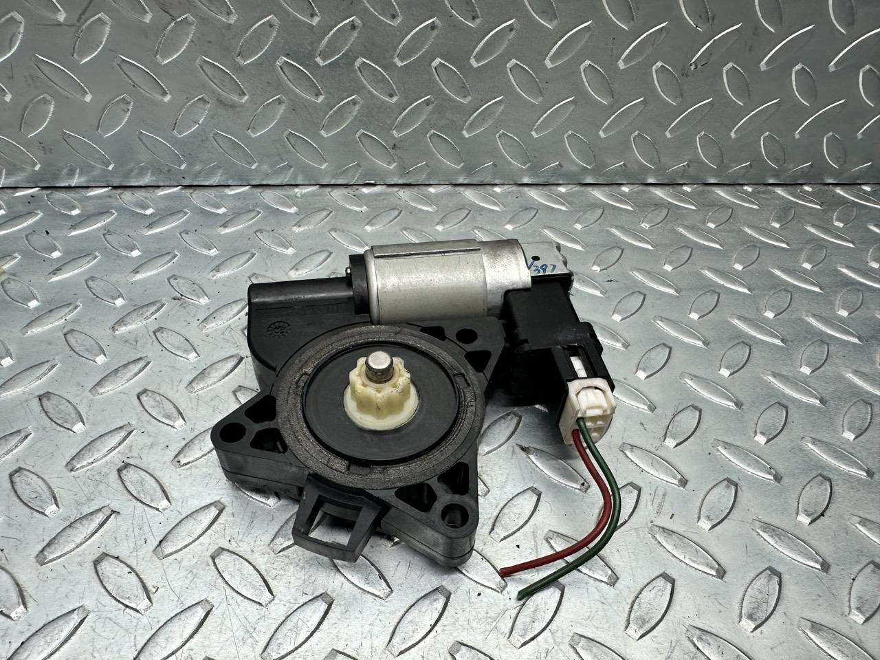 Motorino alzacristallo porta post. Destro - Immagine 1 di 3