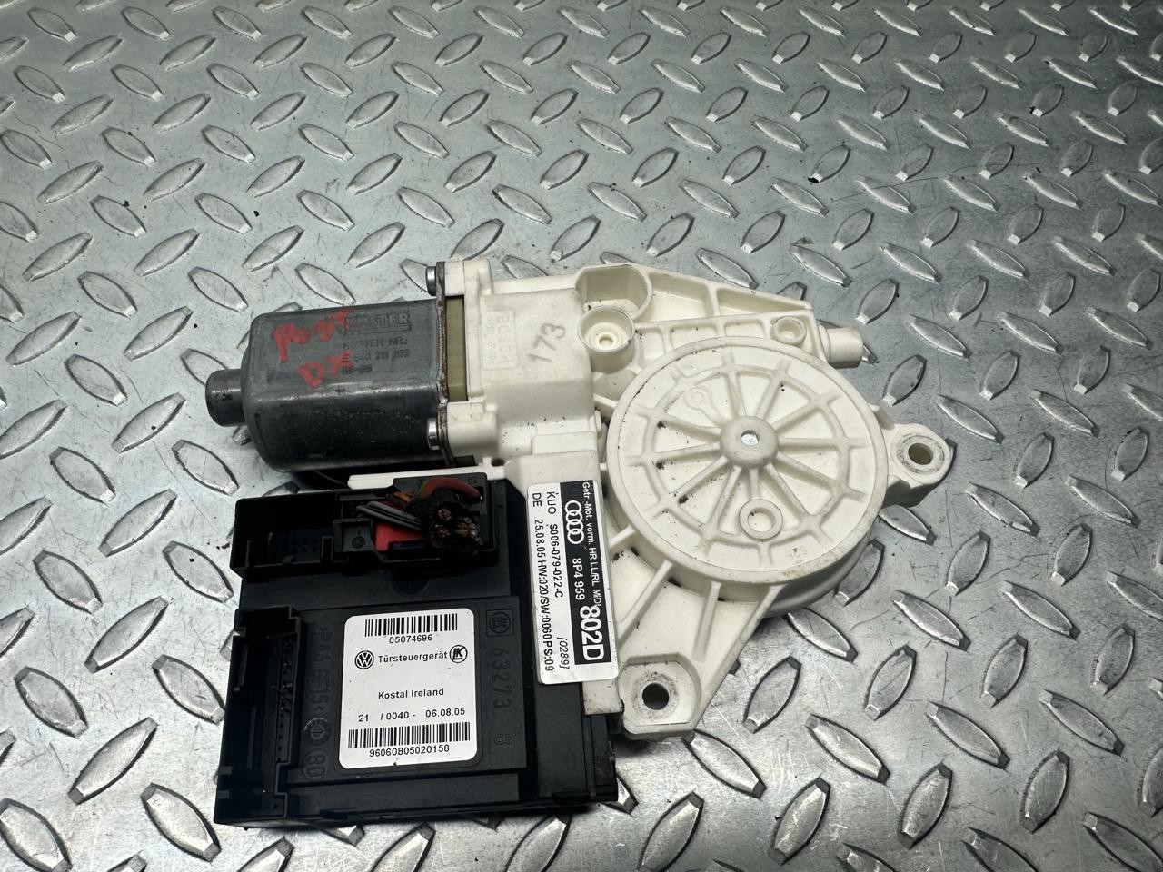 Motorino alzacristallo porta post. Destro - Immagine 1 di 3