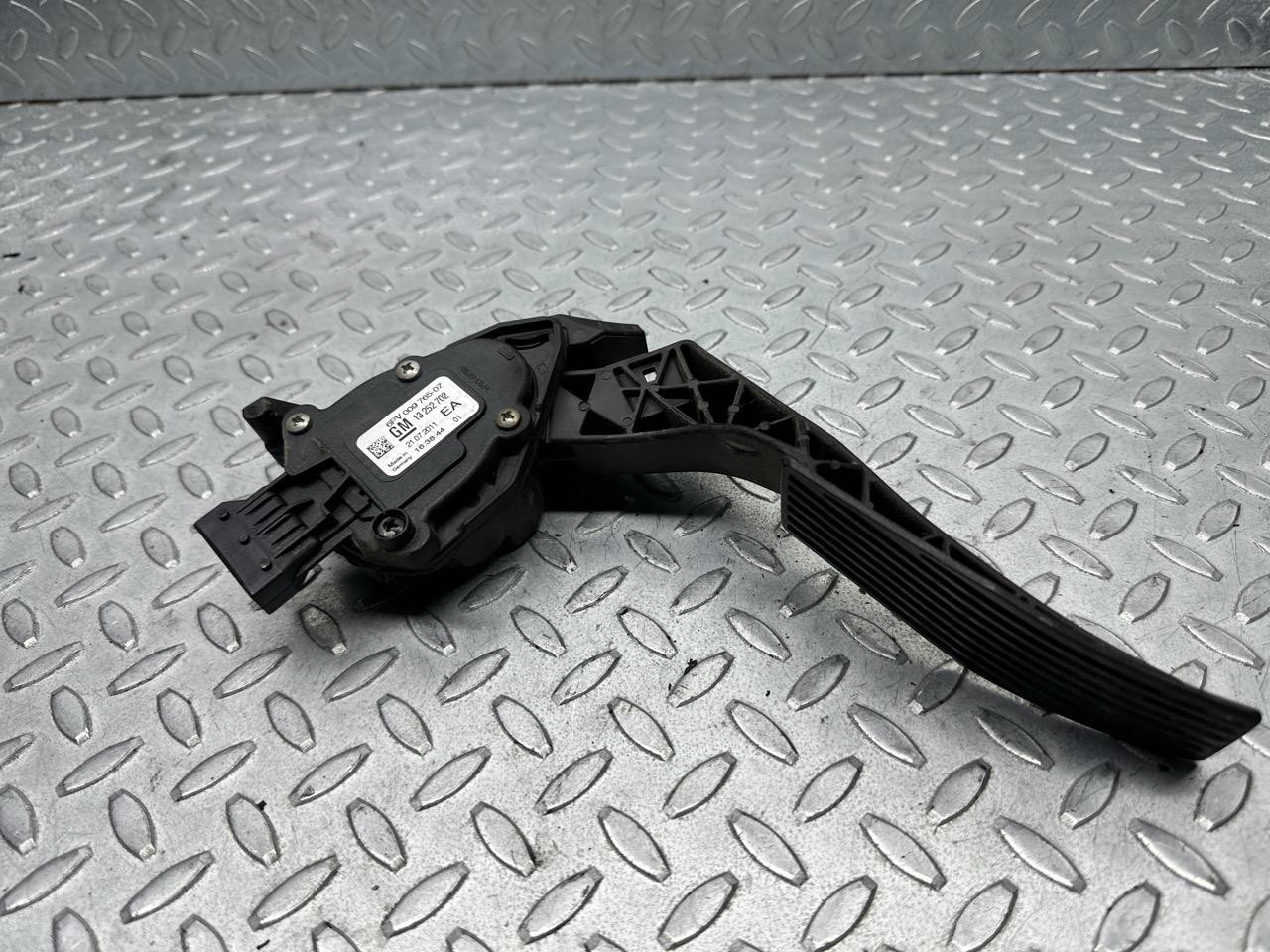 Pedale Acceleratore 13252702 Usato