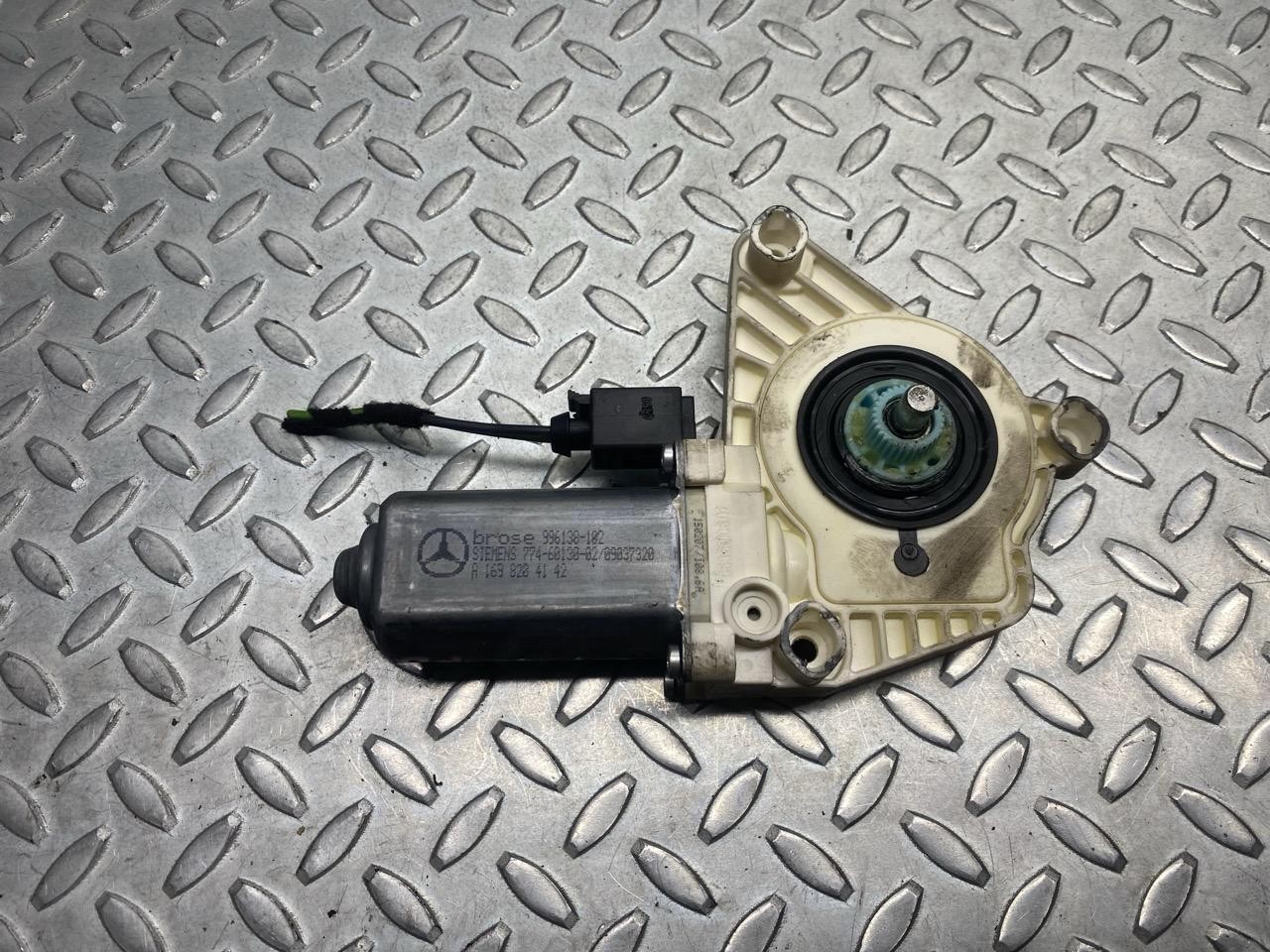 Motorino Alzavetro Anteriore Sinistro - Immagine 1 di 3