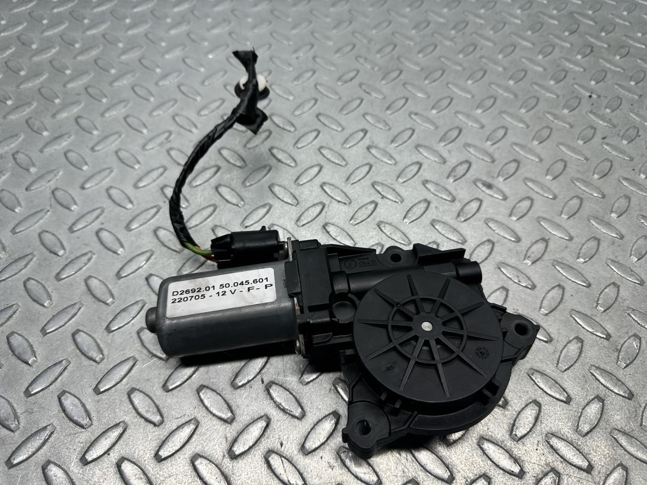 Motorino alzacristallo porta ant. Destro - Immagine 1 di 5