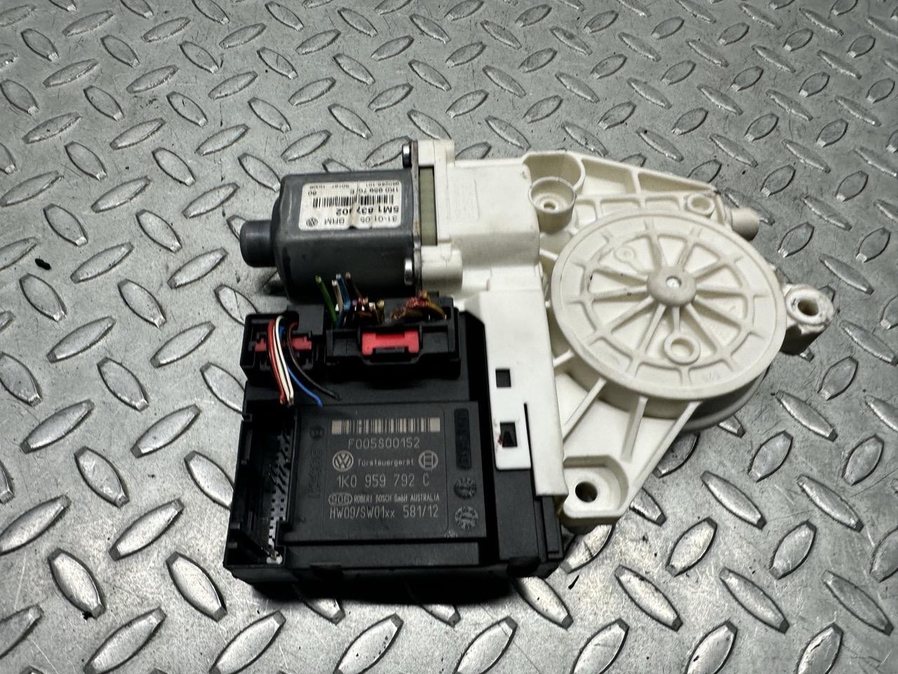 Motorino alzacristallo porta ant. Destro - Immagine 1 di 7