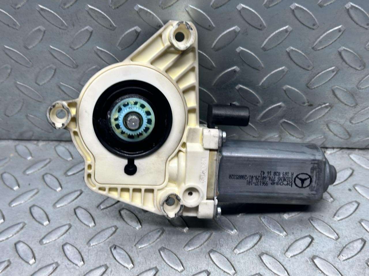 Motorino alzacristallo porta ant. Destro - Immagine 1 di 5