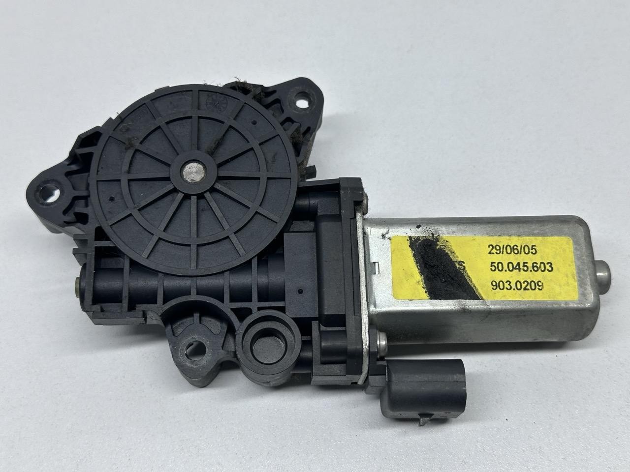 Motorino Alzacristallo Porta Ant. Destro 50045603 Usato