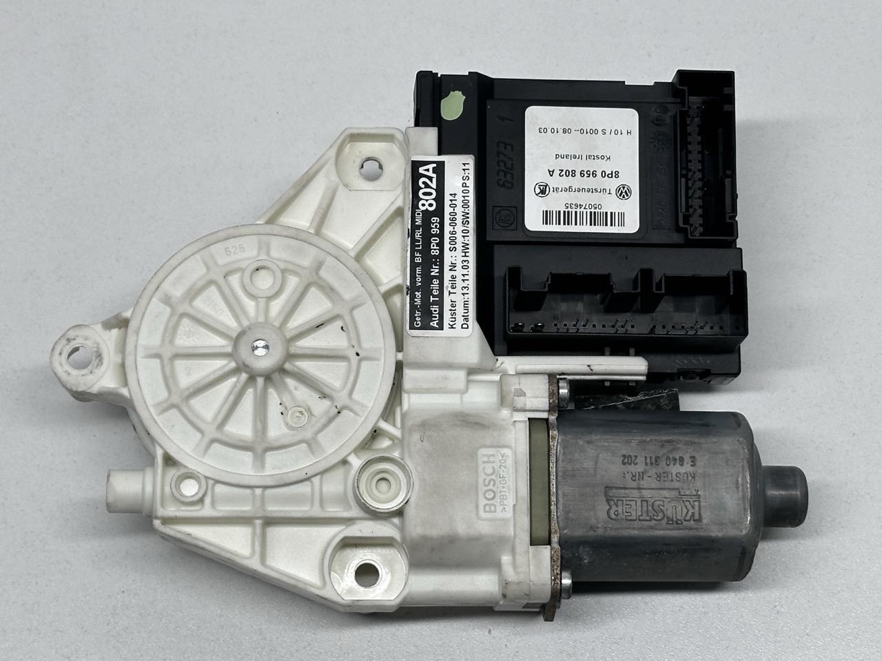 Motorino Alzacristallo Porta Ant. Destro 8P0959802A 05074635 Usato