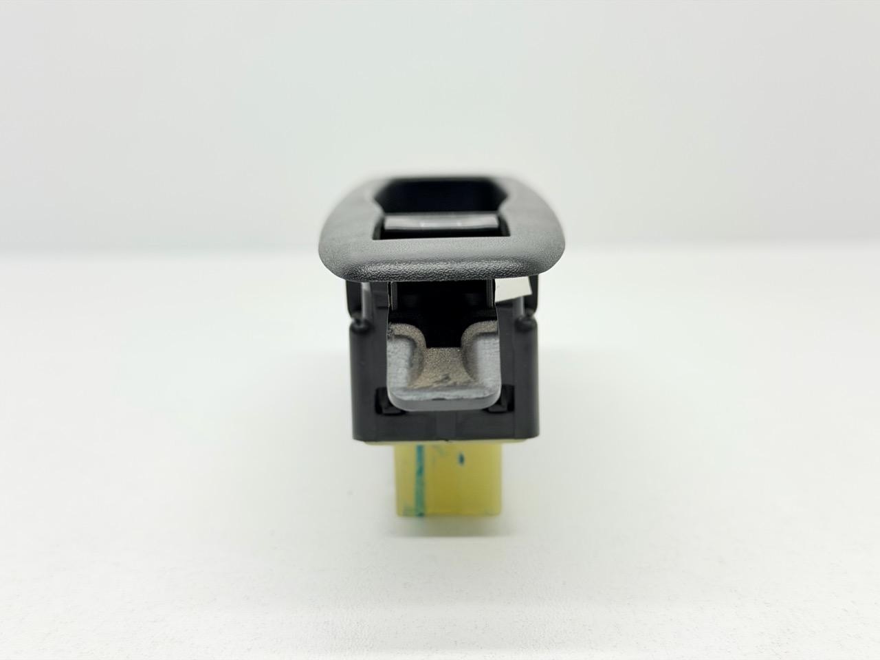 Interruttore alzacristalli porta post. Sinistro - Immagine 1 di 8