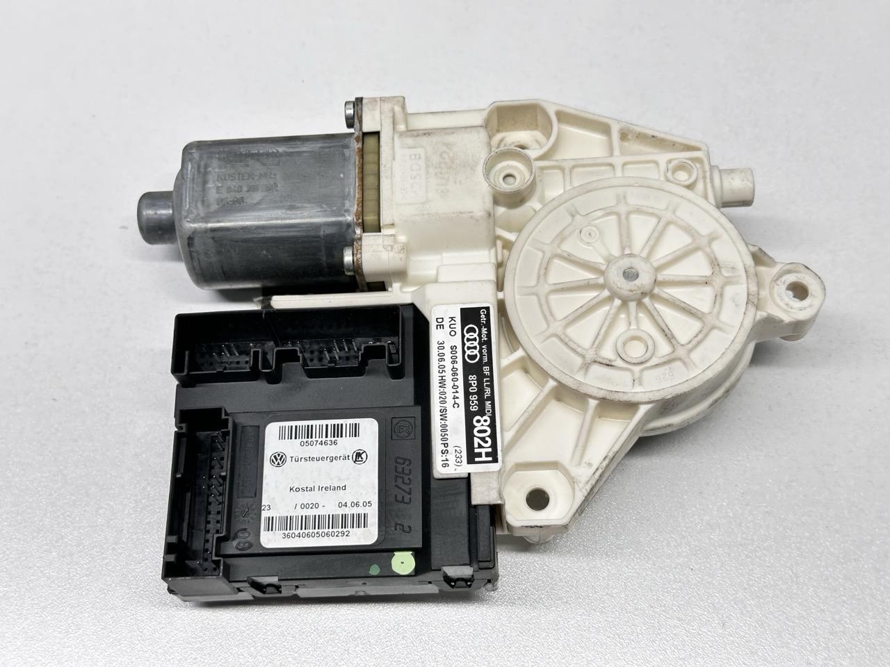 Motorino Alzacristallo Porta Ant. Destro 8P0959802H 8P0959802H Usato
