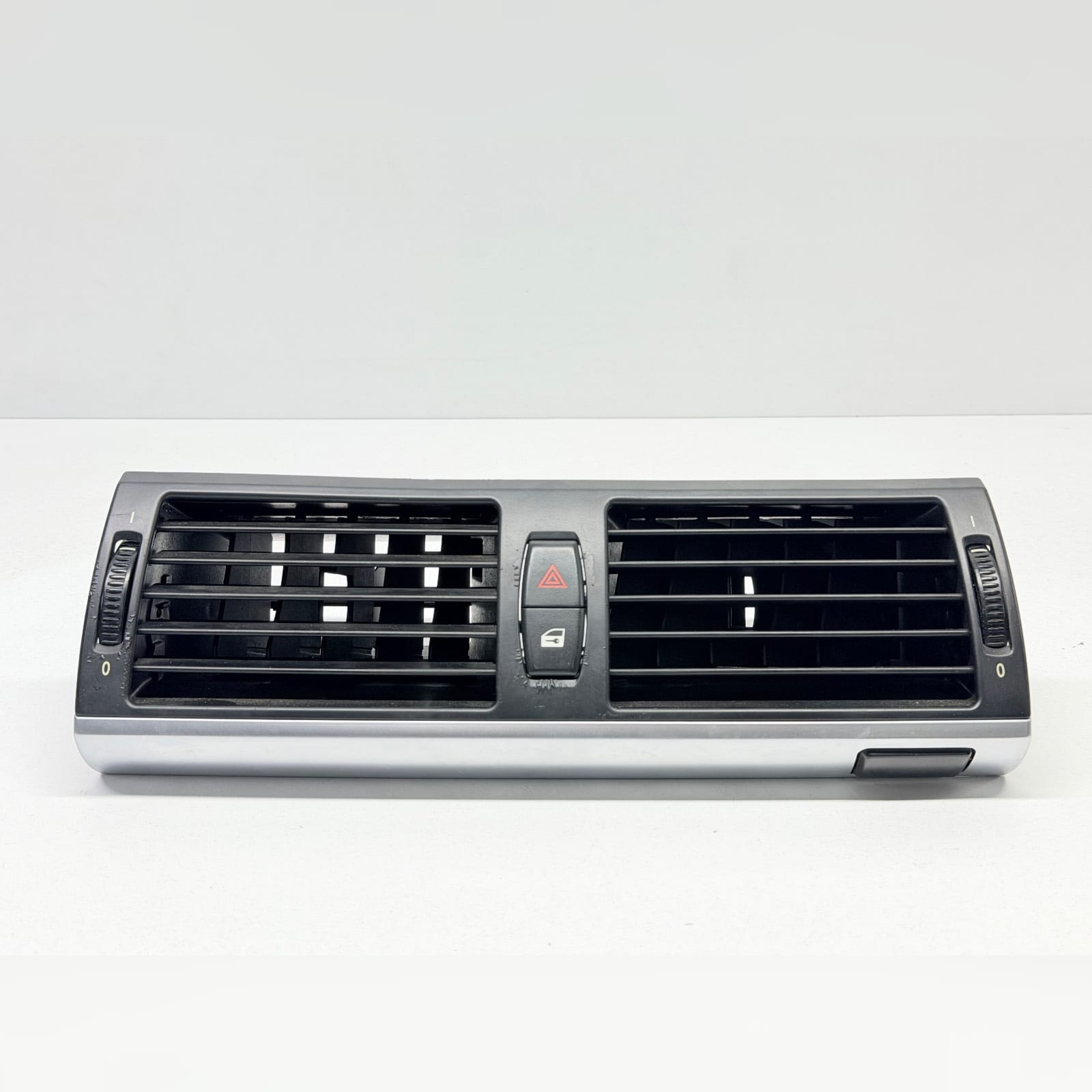 Bocchetta Aria Centr. Cruscotto (Faurecia Bmw) 64226958654 7161802-04 Usato