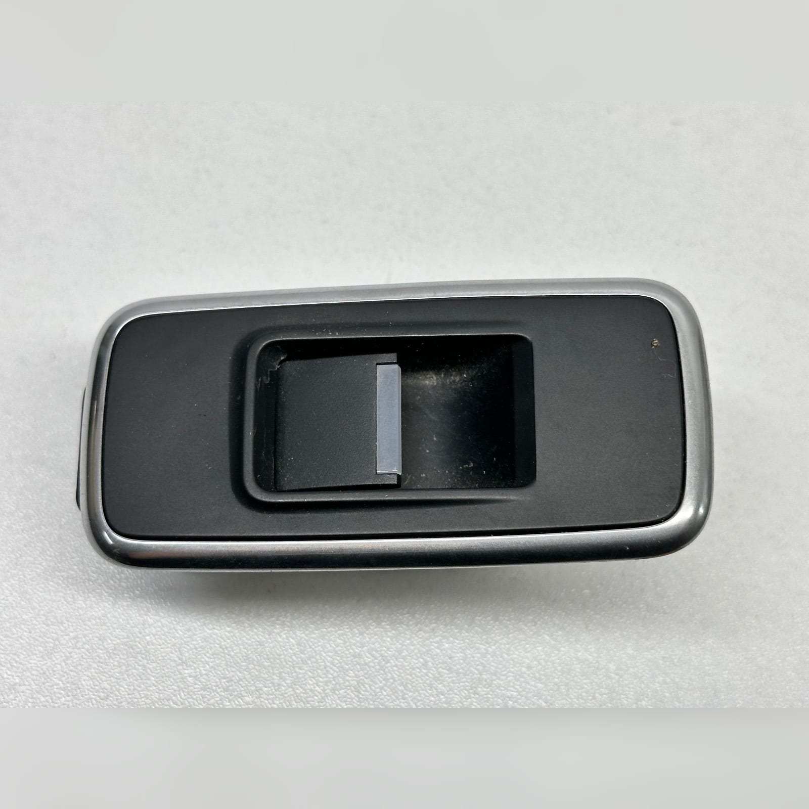Interruttore Alzacristalli Porta Post. Destro (Jaguar) T2H3235 DR7TA Usato